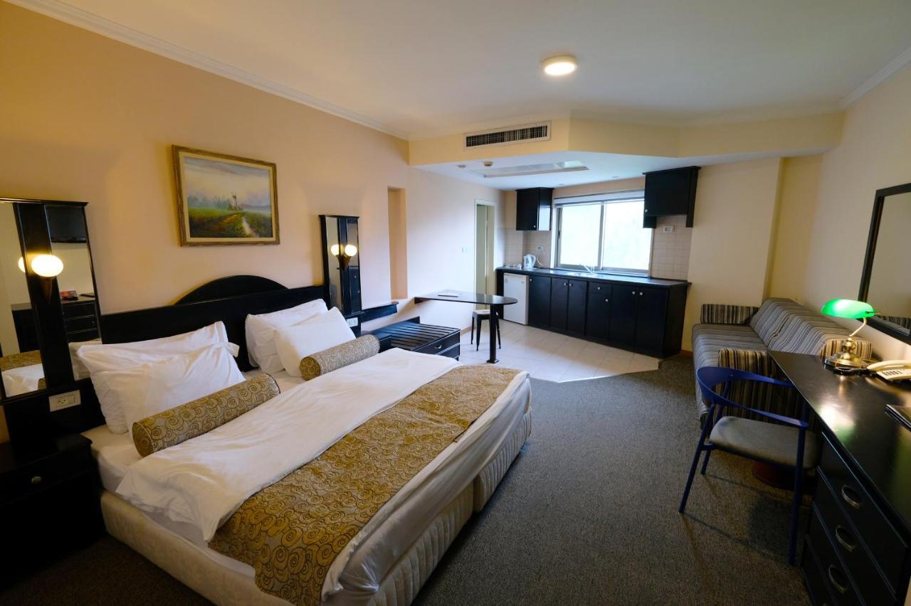 Royal Court Hotel Ramallah Exteriör bild