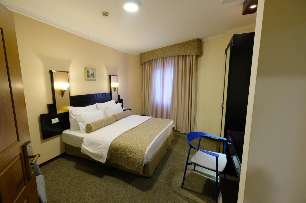 Royal Court Hotel Ramallah Exteriör bild