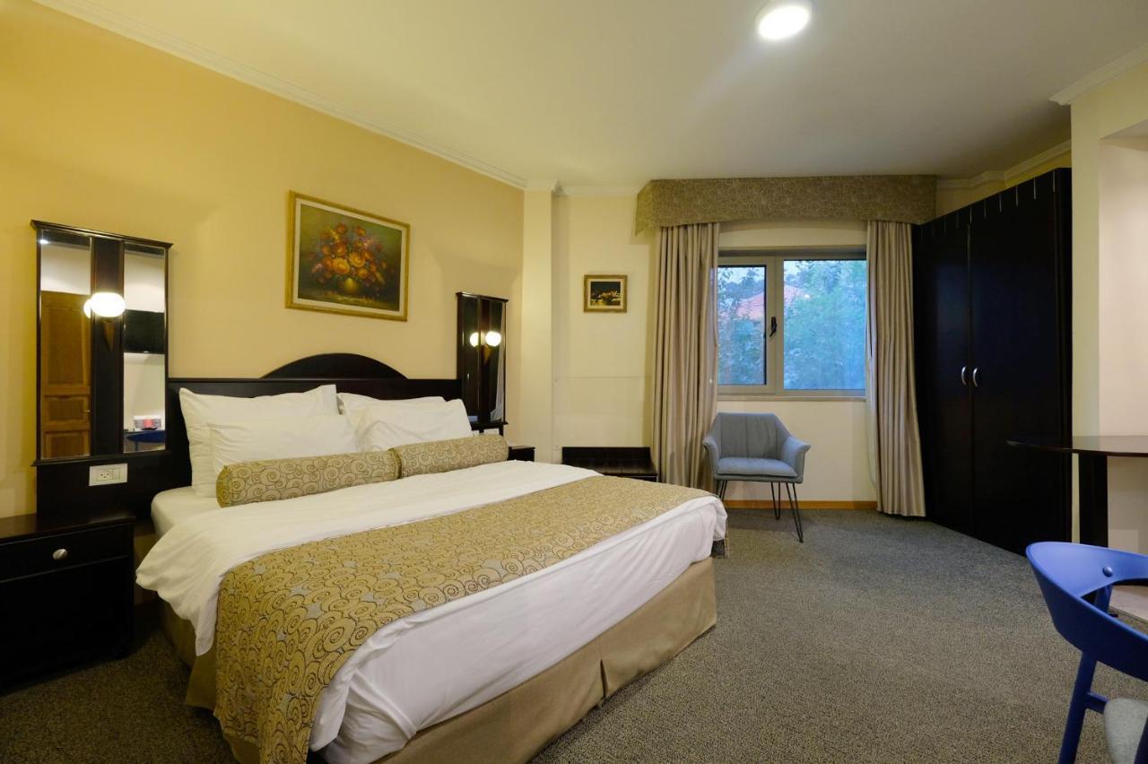 Royal Court Hotel Ramallah Exteriör bild