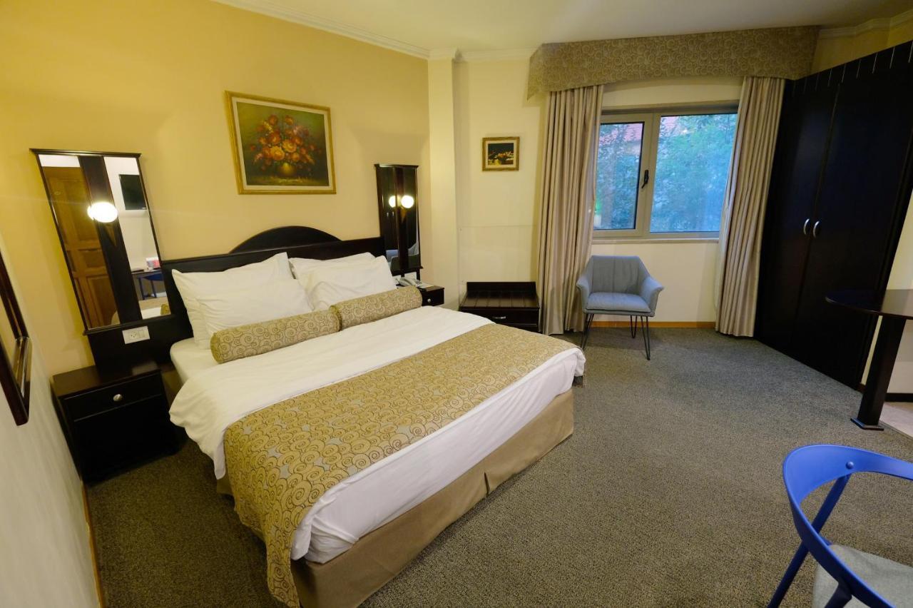 Royal Court Hotel Ramallah Exteriör bild