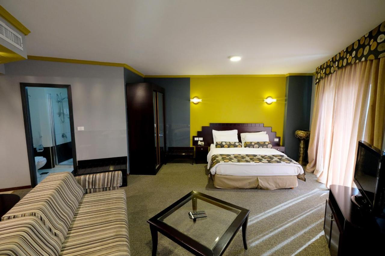 Royal Court Hotel Ramallah Exteriör bild